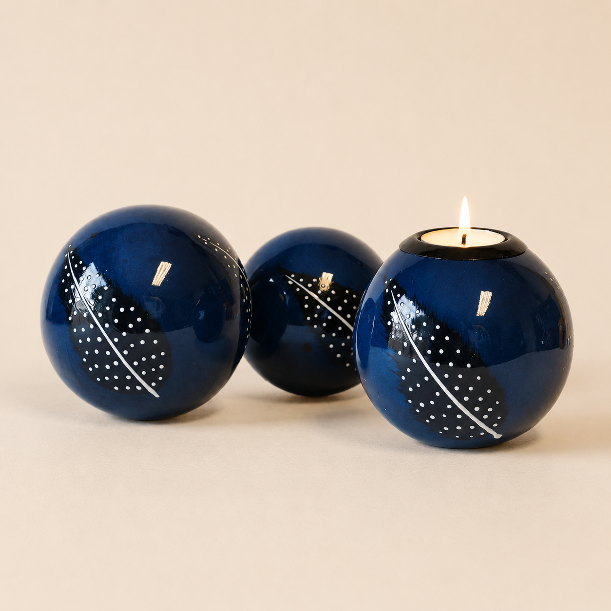 Feather Painted Monkey Ball & T-lite
